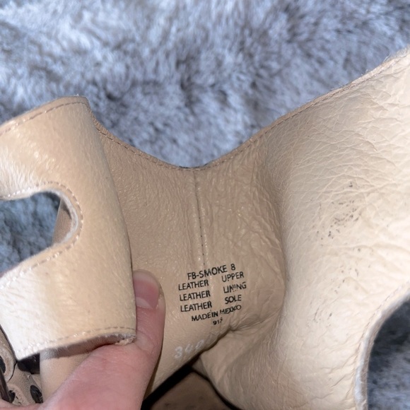 Smoke Bootie in Beige
Freebird by Steven
Color:Beige - Picture 10 of 11